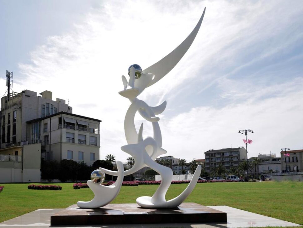 Viareggio: aperto il giardino dell’arte con le sculture di Gianfranco Meggiato