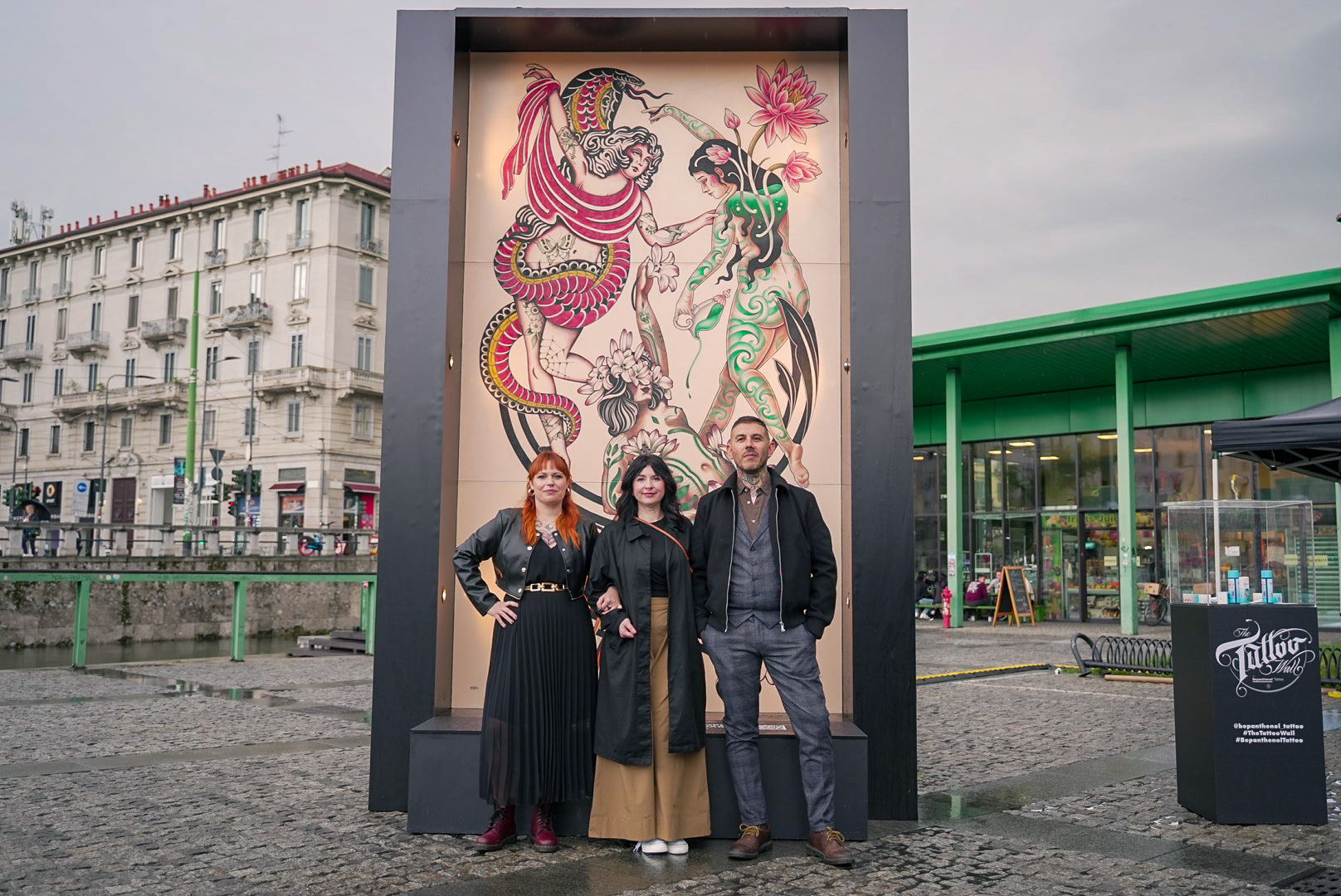 In mostra a Milano il tattoo-murales più grande al mondo dedicato alla beauty routine dei tatuaggi