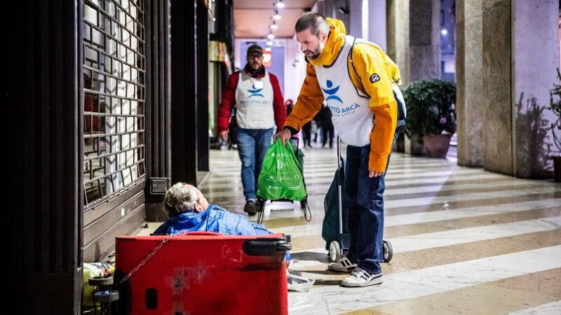 Povertà, Progetto Arca per il sostegno alimentare e abitativo per senzatetto e famiglie fragili