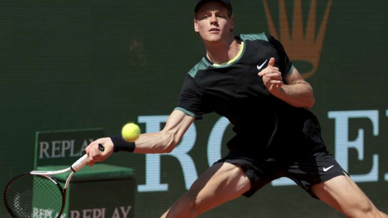 Sinner eliminato in semifinale da Tsitsipas a Montecarlo