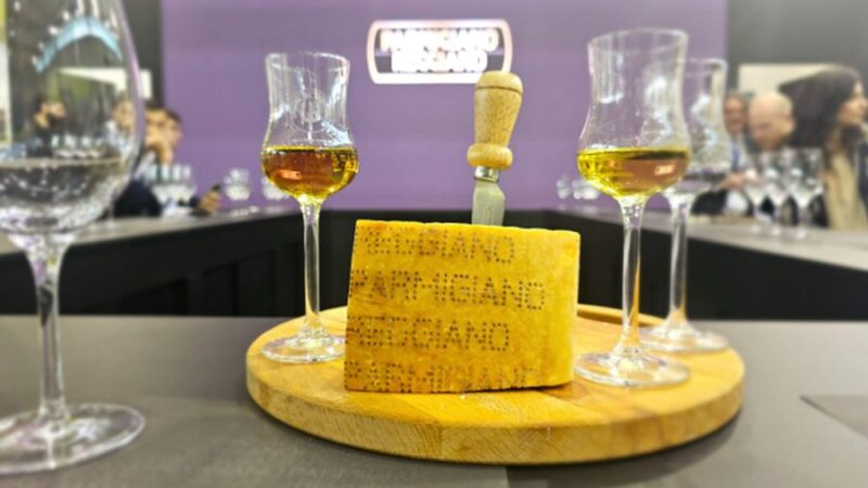 Al Vinitaly il matrimonio tra Parmigiano Reggiano e Grappa Trentina