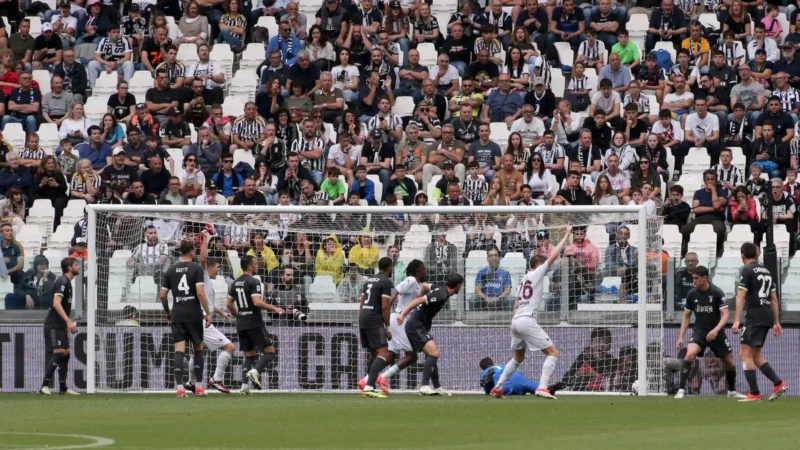 Rabiot evita il ko ma non i fischi, Juve-Salernitana 1-1