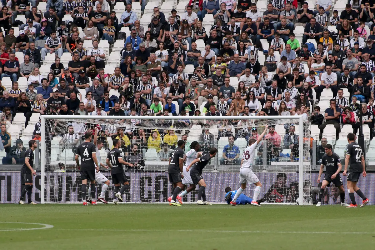 Rabiot evita il ko ma non i fischi, Juve-Salernitana 1-1