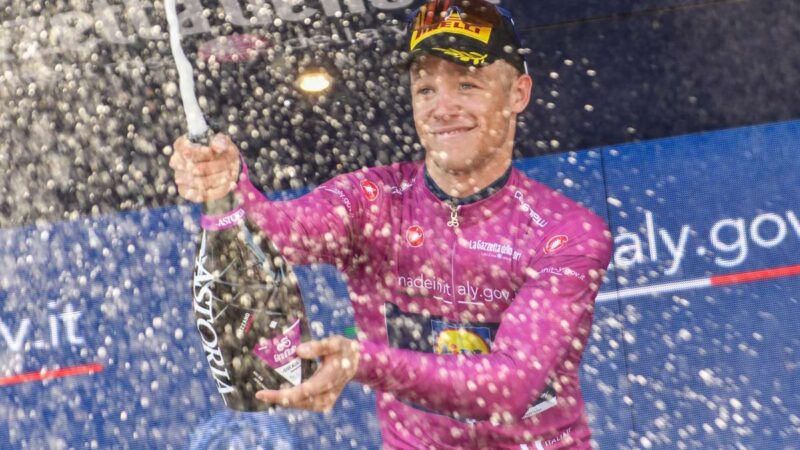 Tris di Milan al Giro, Pogacar sempre in maglia rosa