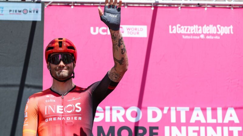 Ganna vince la crono a Desenzano, Pogacar resta in maglia rosa