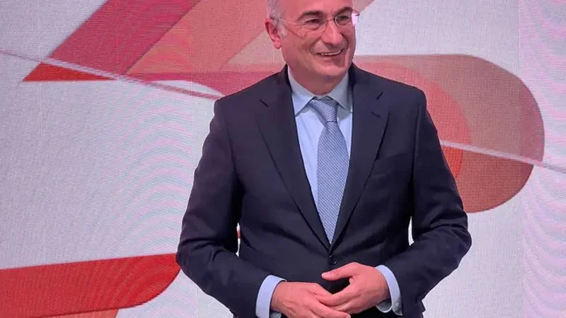 Nuovo studio e sigla per il Tg2