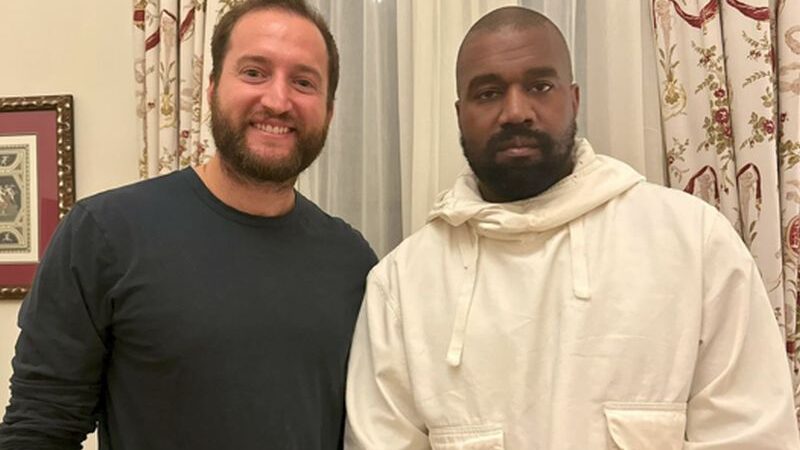 Kanye West “cambia” il sorriso, la firma è italiana