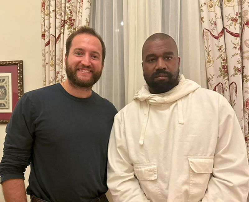 Kanye West “cambia” il sorriso, la firma è italiana