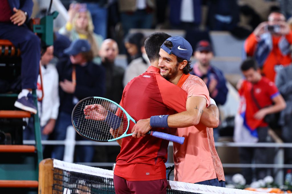 Musetti ko al quinto set al Roland Garros, Djokovic resta numero 1