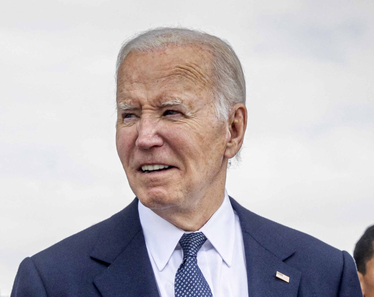 Biden commemora il D-Day “Dobbiamo difendere la democrazia”