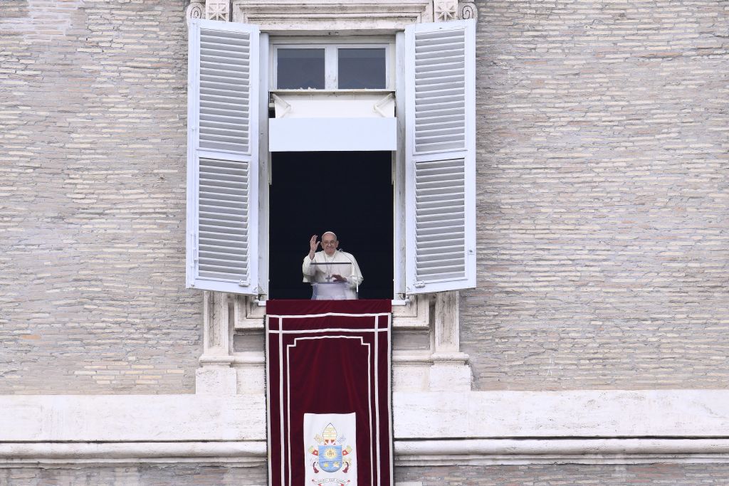 Papa “Agire con ogni mezzo per soccorrere popolazione stremata Gaza”