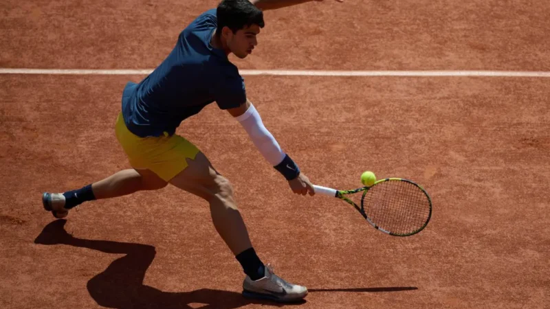 Zverev cede al quinto set, Alcaraz trionfa al Roland Garros