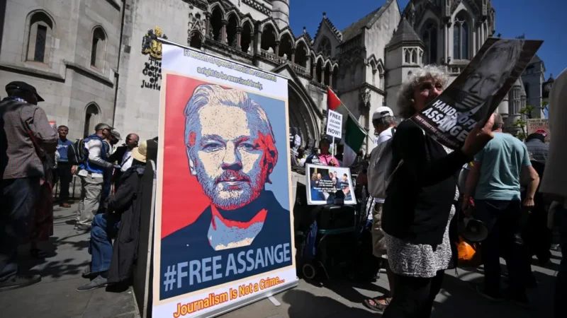 Julian Assange patteggia con gli Stati Uniti, è libero