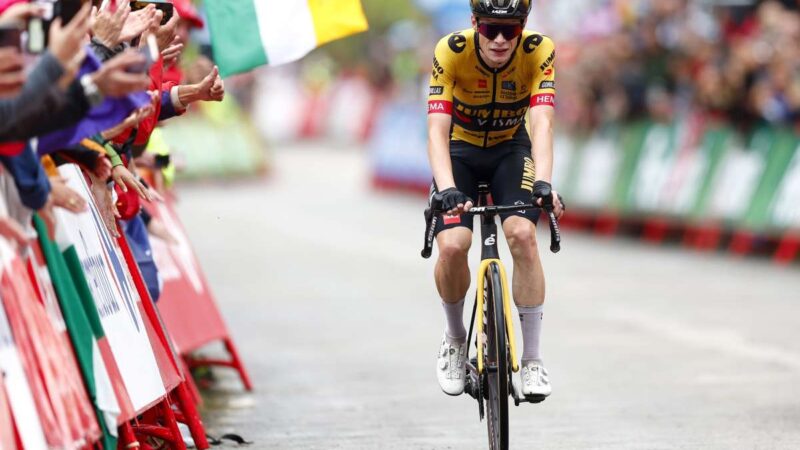 Vingegaard batte Pogacar in volata al Tour de France