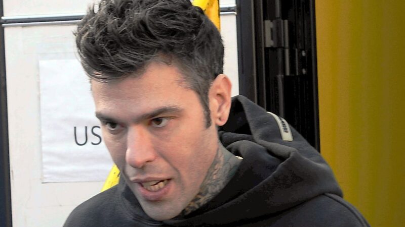 Fedez ricoverato dopo un’emorragia “Grazie di cuore ai dottori”