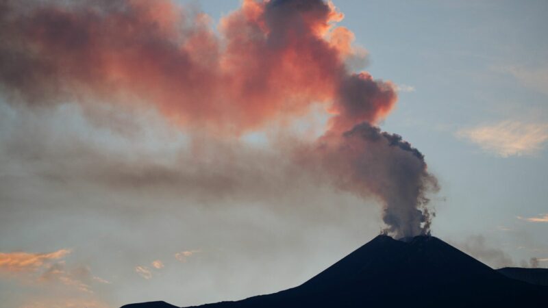 Esaurita fontana di lava sull’Etna, verso graduale riapertura aeroporto Catania