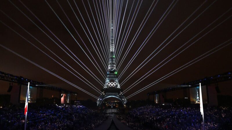 Show sulla Senna e gran finale al Trocadero, è l’ora di Parigi