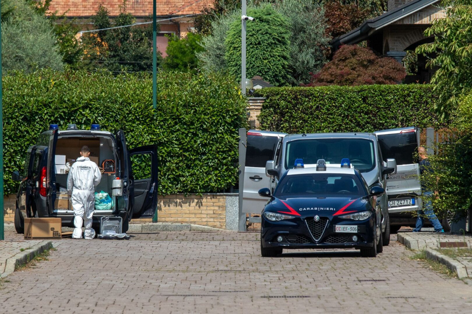 Triplice omicidio nel milanese, indagato il figlio 17enne