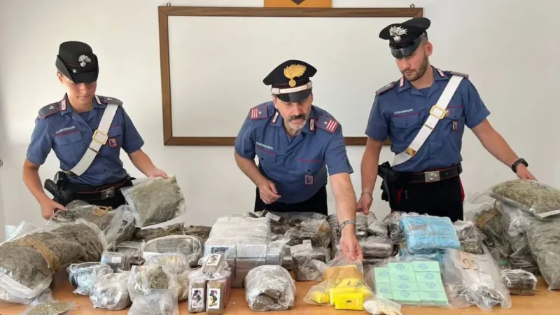 Roma, arrestato 31enne trovato con 98,5 kg di droga in casa