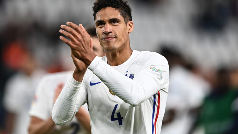 Varane annuncia il ritiro “Fiero del mio viaggio, resterò al Como”