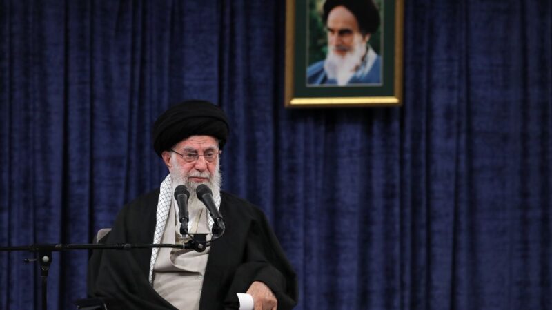 Khamenei “Israele non otterrà mai la vittoria su Hamas e Hezbollah”