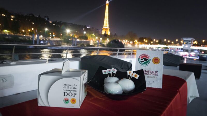 Mozzarella Dop, campagna nella Metro/Rer B per il Sial di Parigi