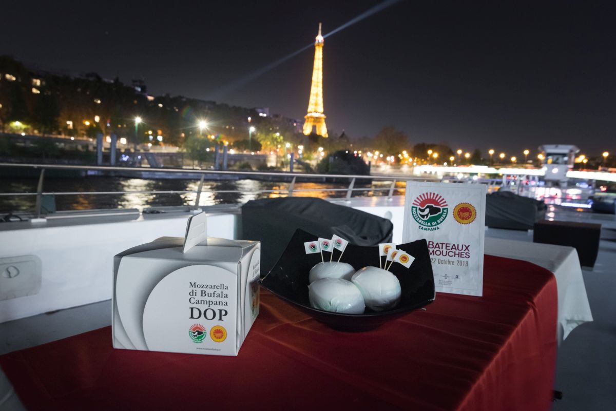 Mozzarella Dop, campagna nella Metro/Rer B per il Sial di Parigi