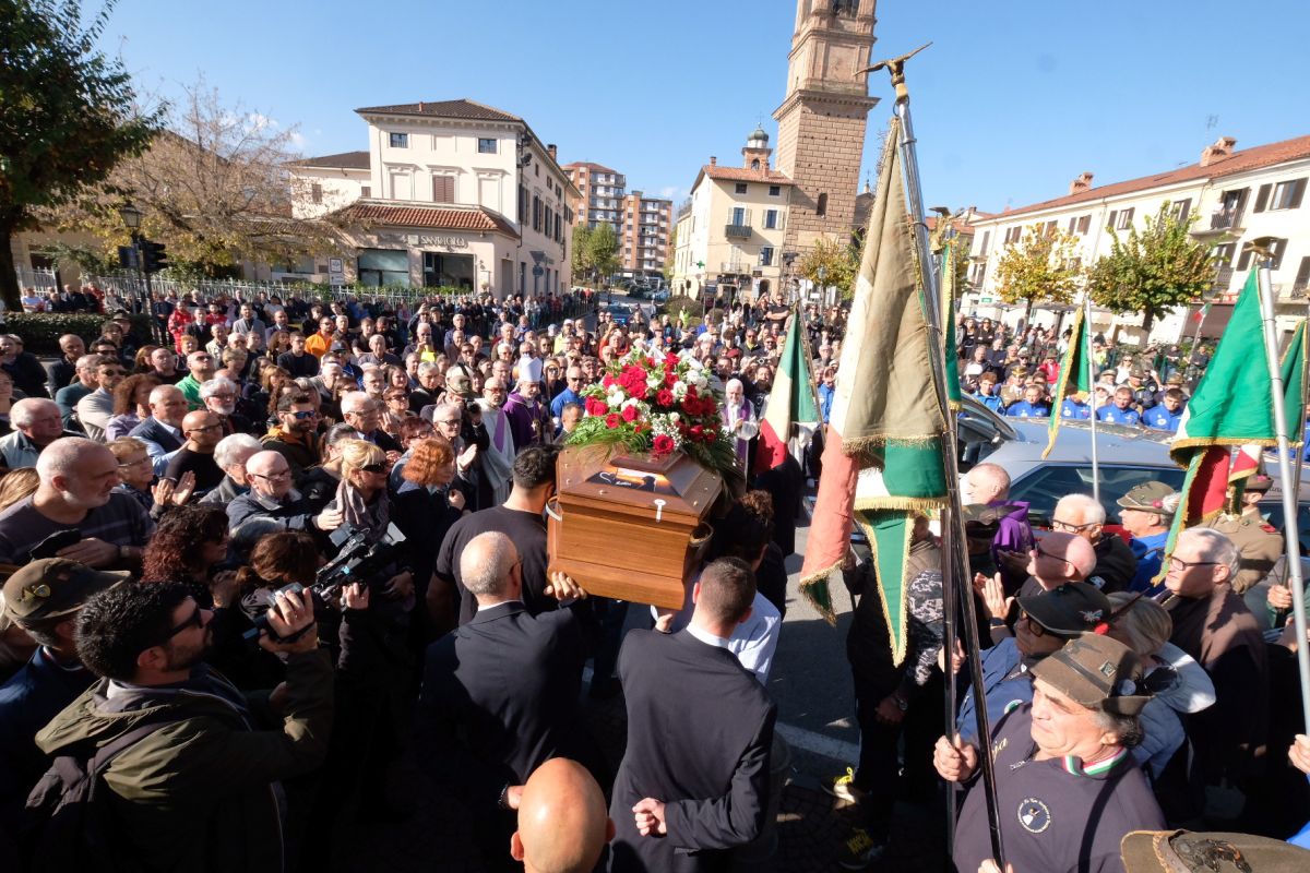 In migliaia a Giaveno per ultimo saluto a Matilde Lorenzi