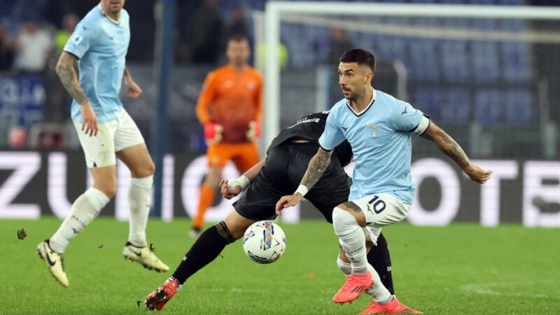 La Lazio batte il Cagliari e raggiunge Atalanta e Fiorentina