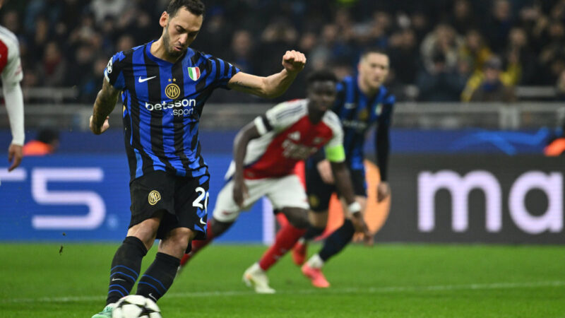 Calhanoglu su rigore, a San Siro Inter-Arsenal 1-0