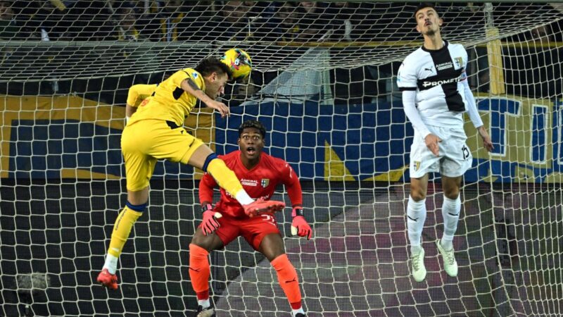 L’Atalanta vince 3-1 a Parma e raggiunge in vetta l’Inter