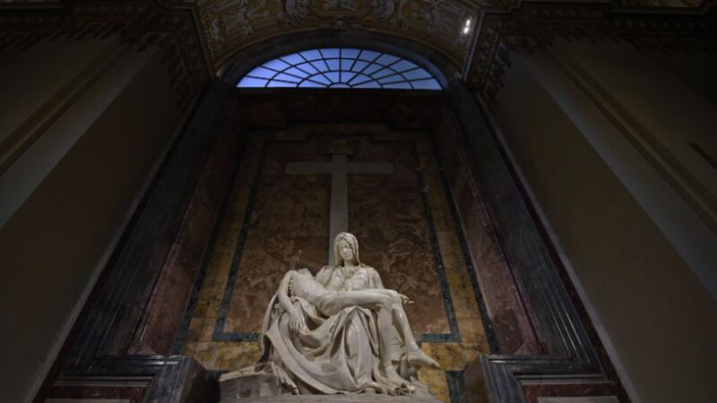 Nella Basilica di San Pietro torna a splendere la Pietà di Michelangelo