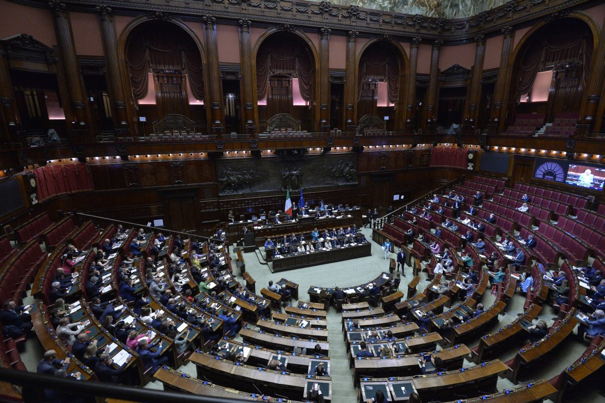 Manovra, dalla Camera via libera alla fiducia con 211 sì