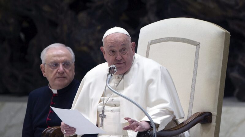 Papa in lieve miglioramento, Vaticano “Buona risposta alla terapia”