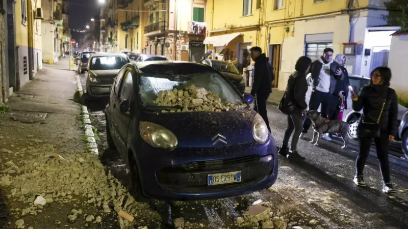 Scossa di terremoto 4.4 ai Campi Flegrei, paura e gente in strada