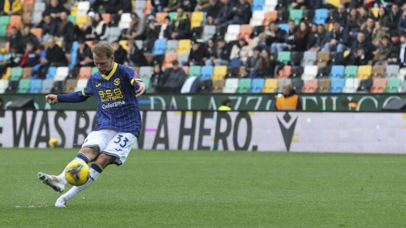 Il Verona vince a Udine, decide una punizione di Duda