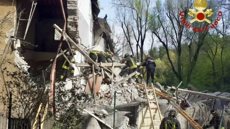 Crolla una palazzina a Monteverde a Roma, tratto in salvo un uomo