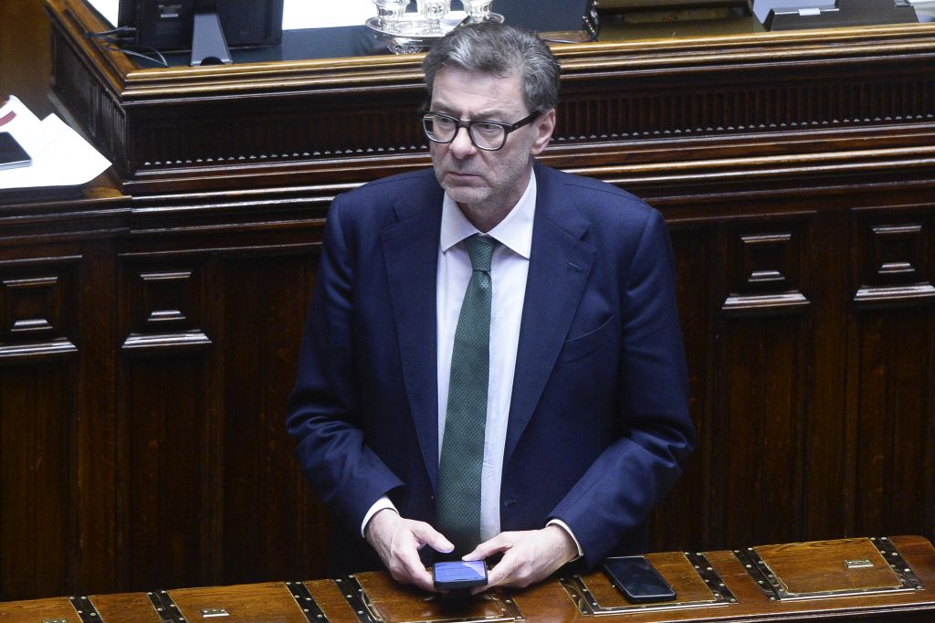 Giorgetti “Approvato documento finanza pubblica diverso dal passato”