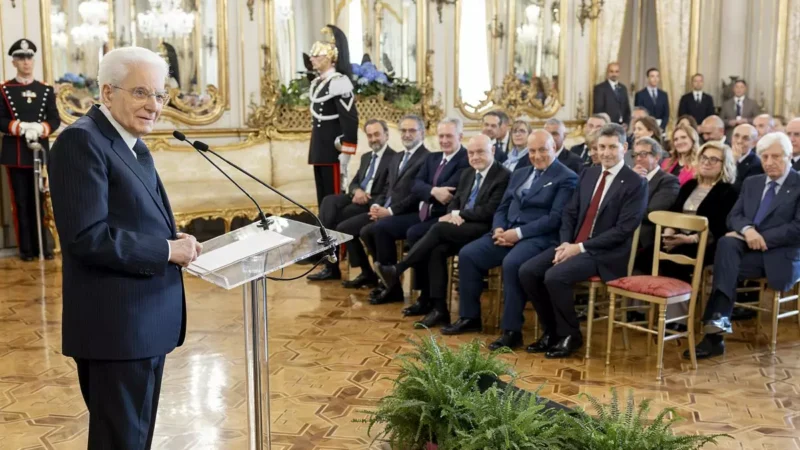 Mattarella “Di fronte a pericoli nuovi polizia dà sicurezza e speranza”