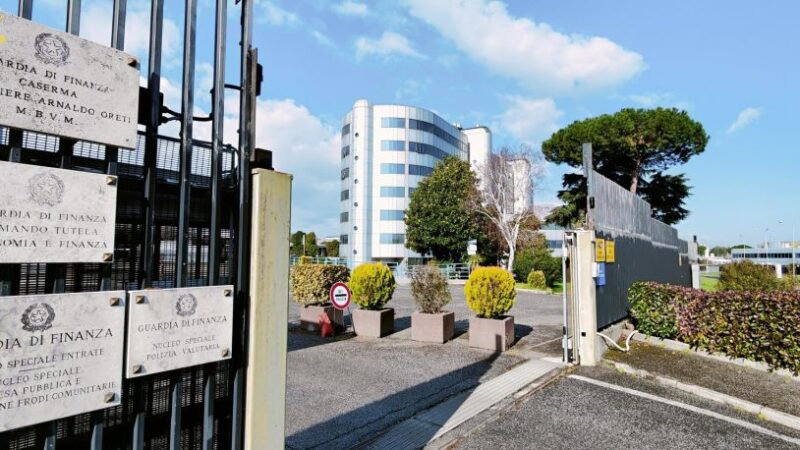 Banconote false, smantellati 2 siti contraffazione e rete canali social