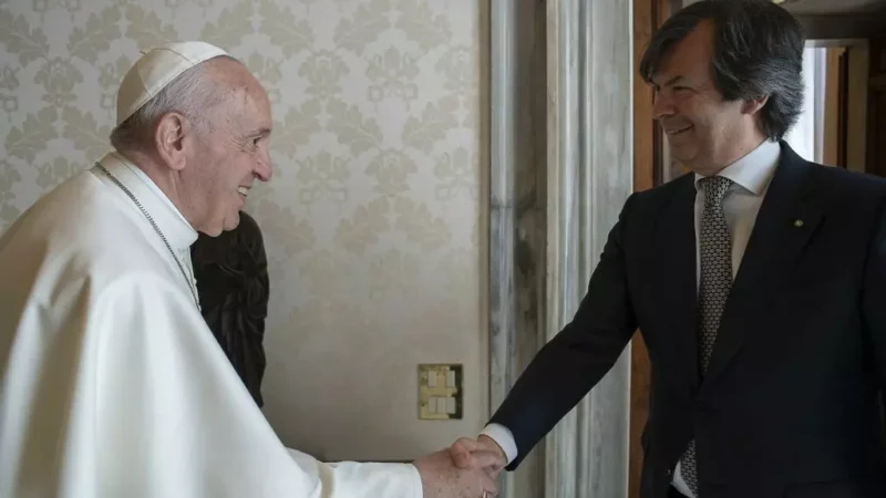 Intesa Sanpaolo, cordoglio per scomparsa Papa Francesco “Guida luminosa”