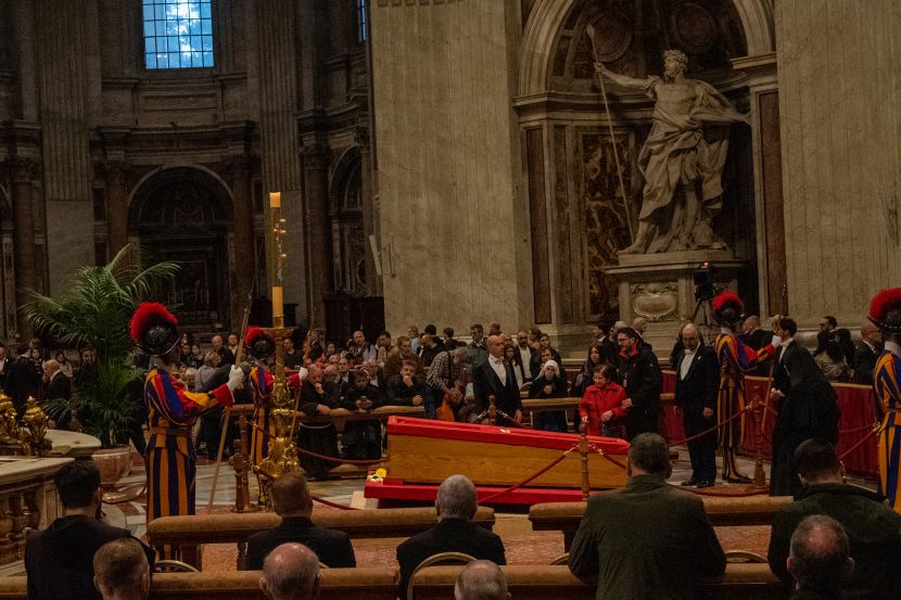 Papa Francesco, già oltre 128mila fedeli per l’ultimo saluto