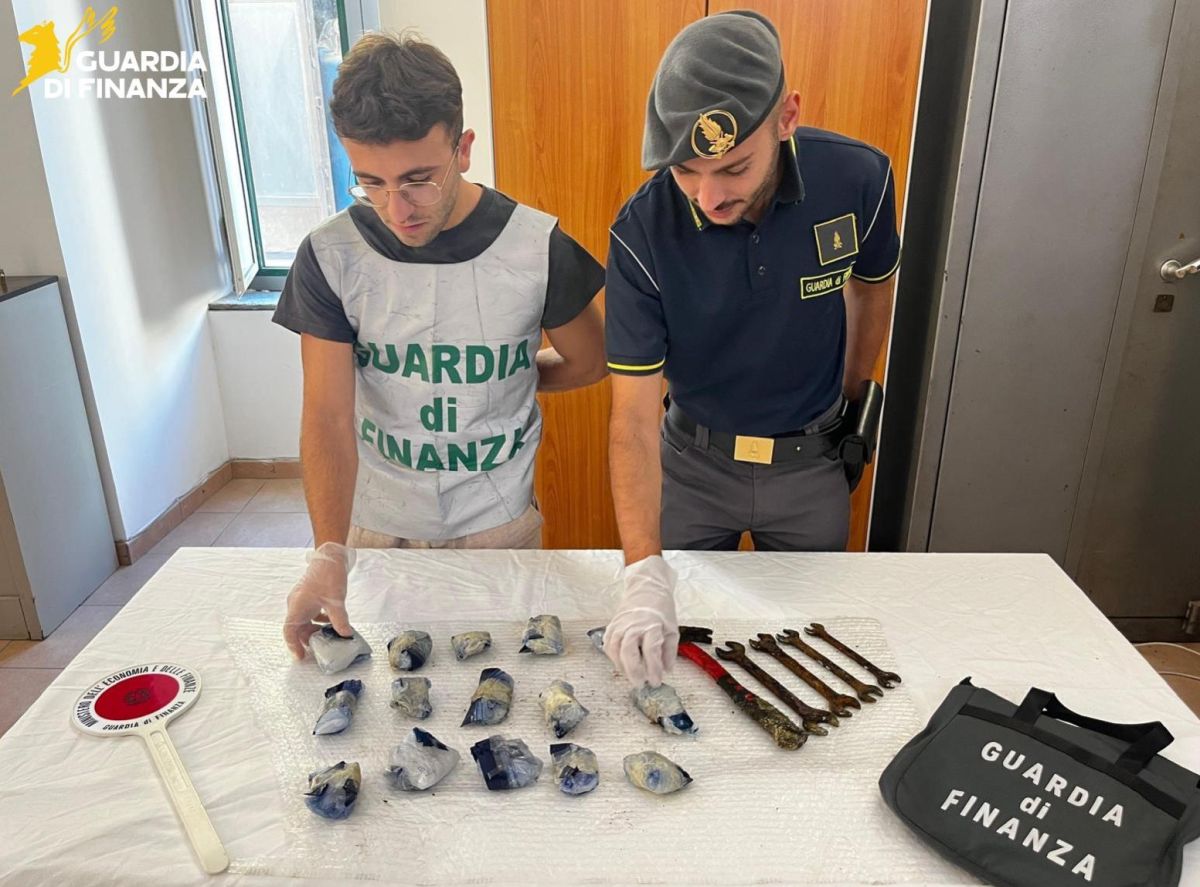 Scoperto un chilo di cocaina nascosto in mare a Ponza