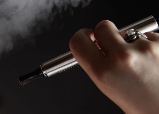 Sigarette elettroniche, Roccatti “Over-regulation e divieti spingono al mercato nero”