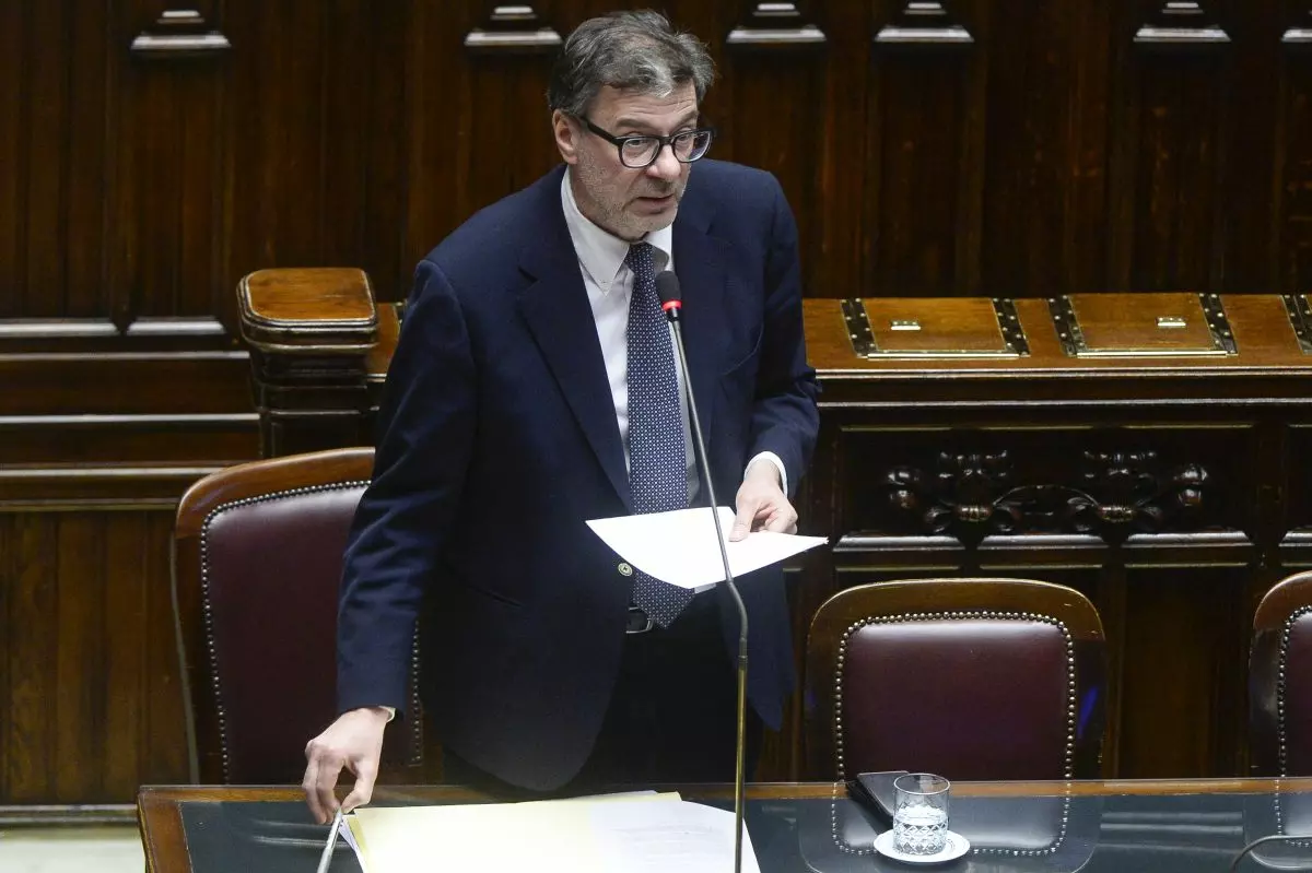 Giorgetti “Non giro col trofeo dello Spread a 80 punti, ma il calo è un beneficio per tutti”
