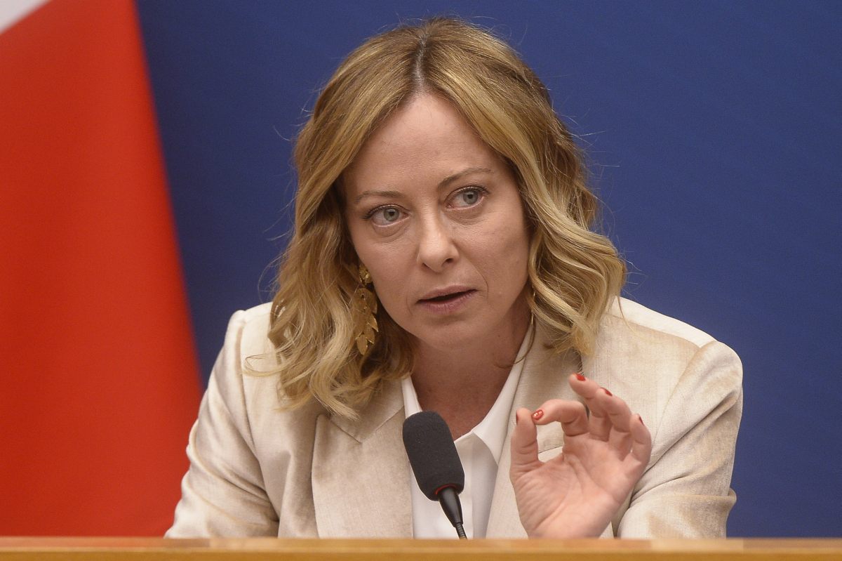 Meloni “Drastico calo degli sbarchi, l’immigrazione si può governare”