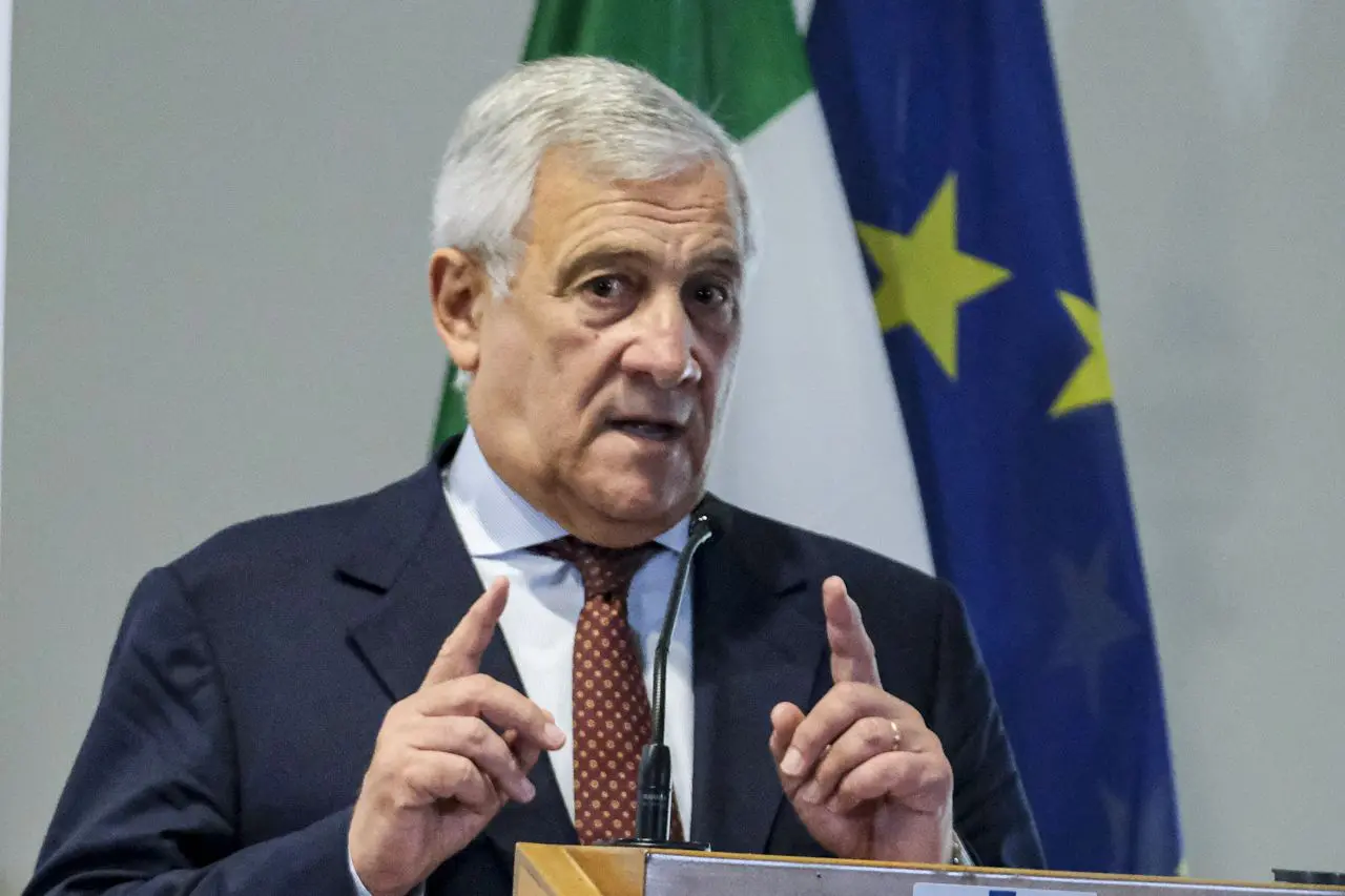 Tajani “Sono contro l’extraprofitto, ma questo è il momento di parlare con il mondo bancario”