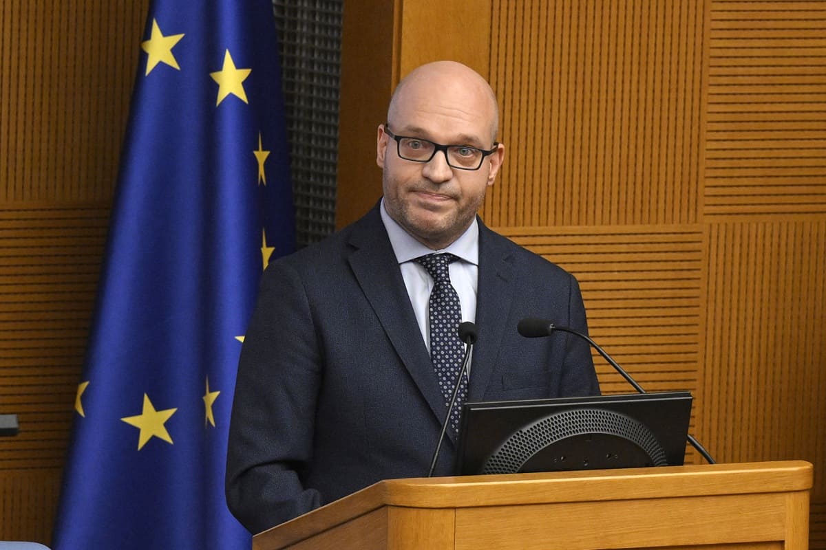 Fontana “L’Intelligenza Artificiale pone questioni che toccano il cuore della democrazia” / Video