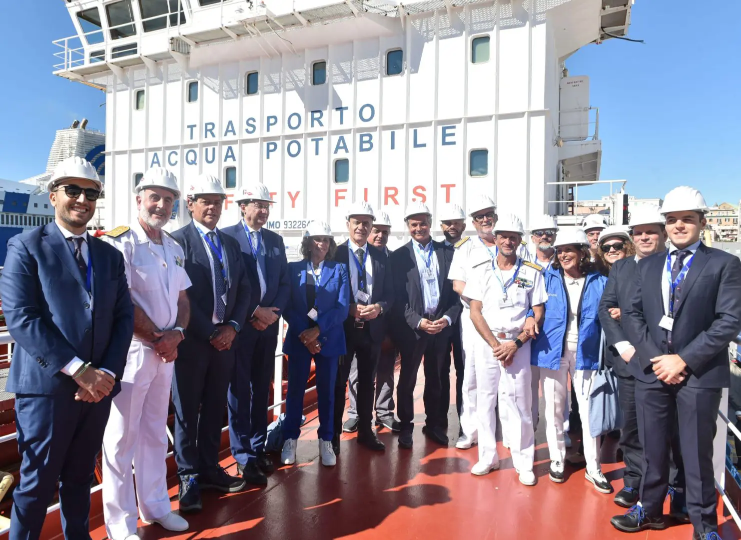 Dissalatore mobile marino, visita alla nave di Marnavi al porto di Napoli