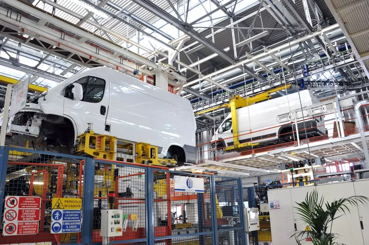 Meno liquidità e più capitale nelle imprese italiane nel 2025, crescita delle attività di 70 miliardi